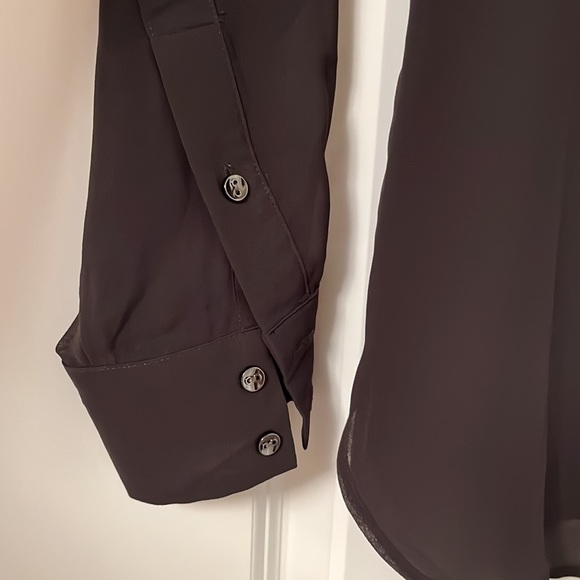 LE CHATEAU grey sheer blouse - Picture 4 of 7